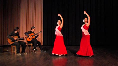 Entre Dos Aguas - Un gioiello di flamenco che fonde la passione cruciale con ritmi incalzanti e coinvolgenti.